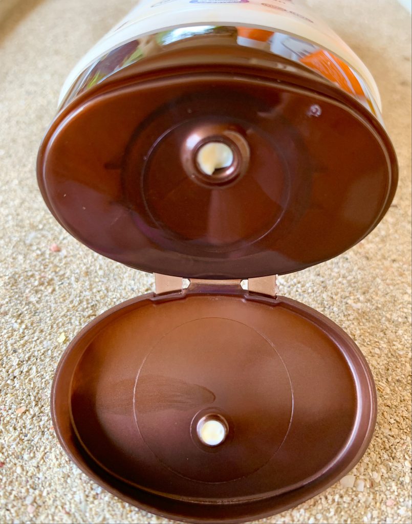 Hawaiian-Tropic-Silk-Hydration-Protective-Sonnencreme-geöffneter-Verschluss-Nahansicht