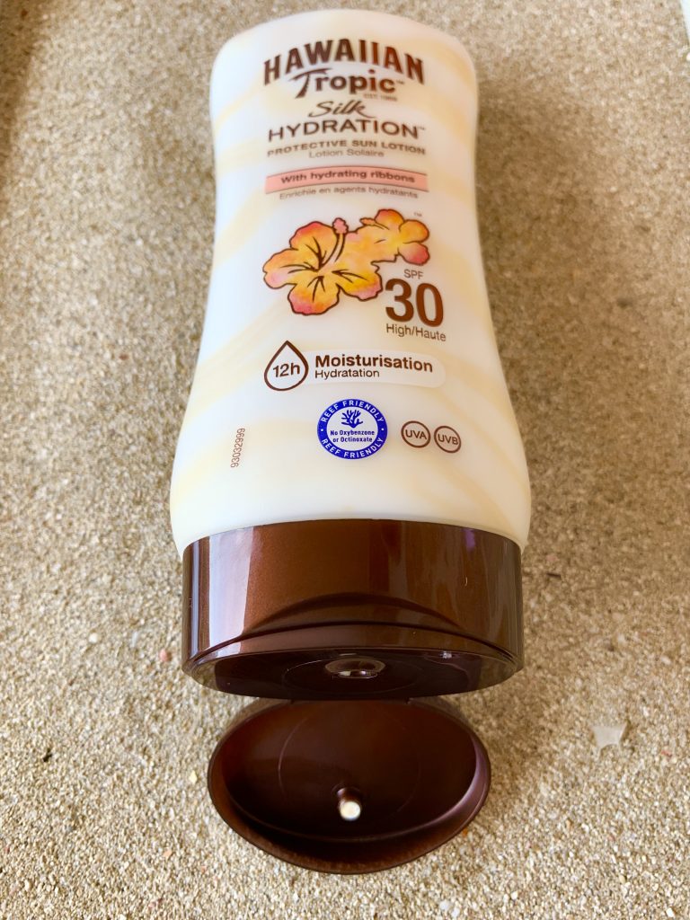 Hawaiian-Tropic-Silk-Hydration-Protective-Sonnencreme-geöfnnet-von-oben