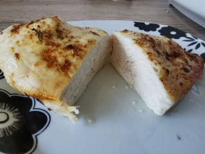 Klarstein Air Bloom Heißluftfritteuse Hähnchenbrust aufgeschnitten