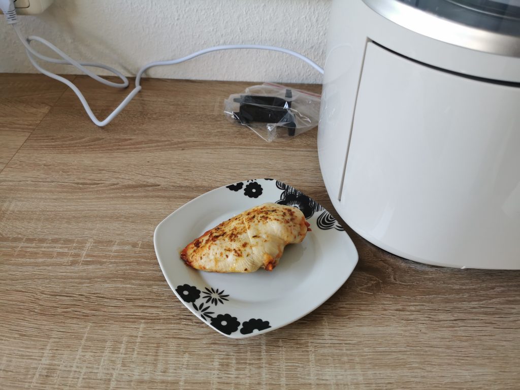 Klarstein Air Bloom Heißluftfritteuse Hähnchenbrust gegart