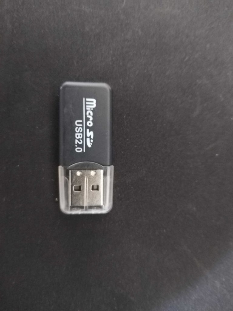 MicroSD-Kartenleser der LAMAX T10 Dashcam