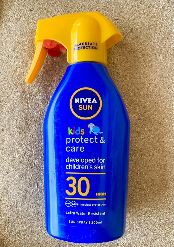 NIVEA SUN Kids Schutz und Pflege Sonnenspray Flasche Gesamtansicht