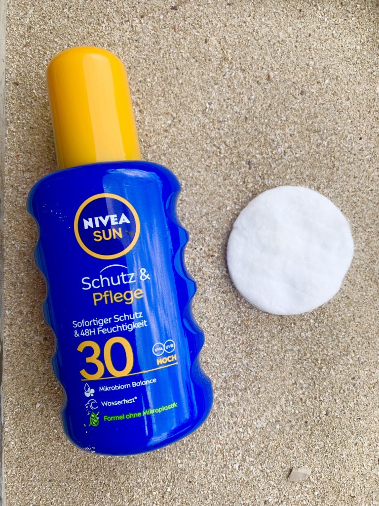 NIVEA SUN Schutz & Pflege Sonnenspray Abfärbtest