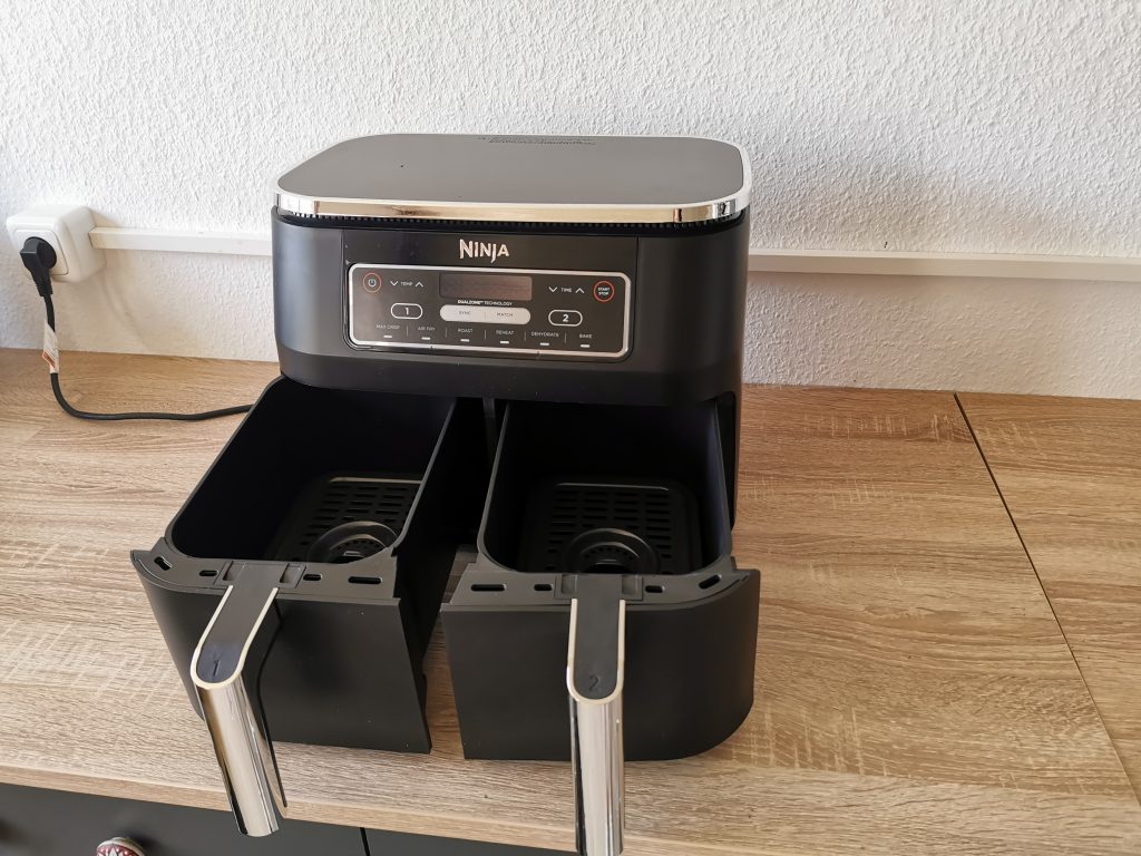 Ninja Foodie Dual Heißluftfritteuse Schubladen geöffnet