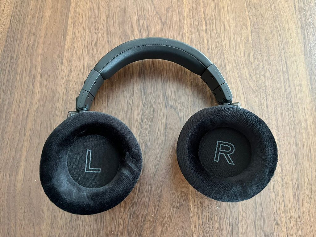 OneOdio Monitor 80 Over-Ear-Kopfhörer aufgeklappt