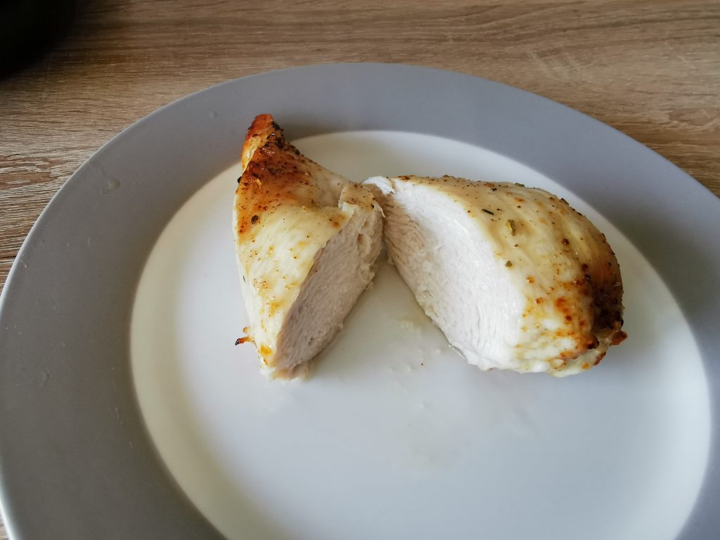 Philips essential Airfryer Hähnchen aufgeschnitten