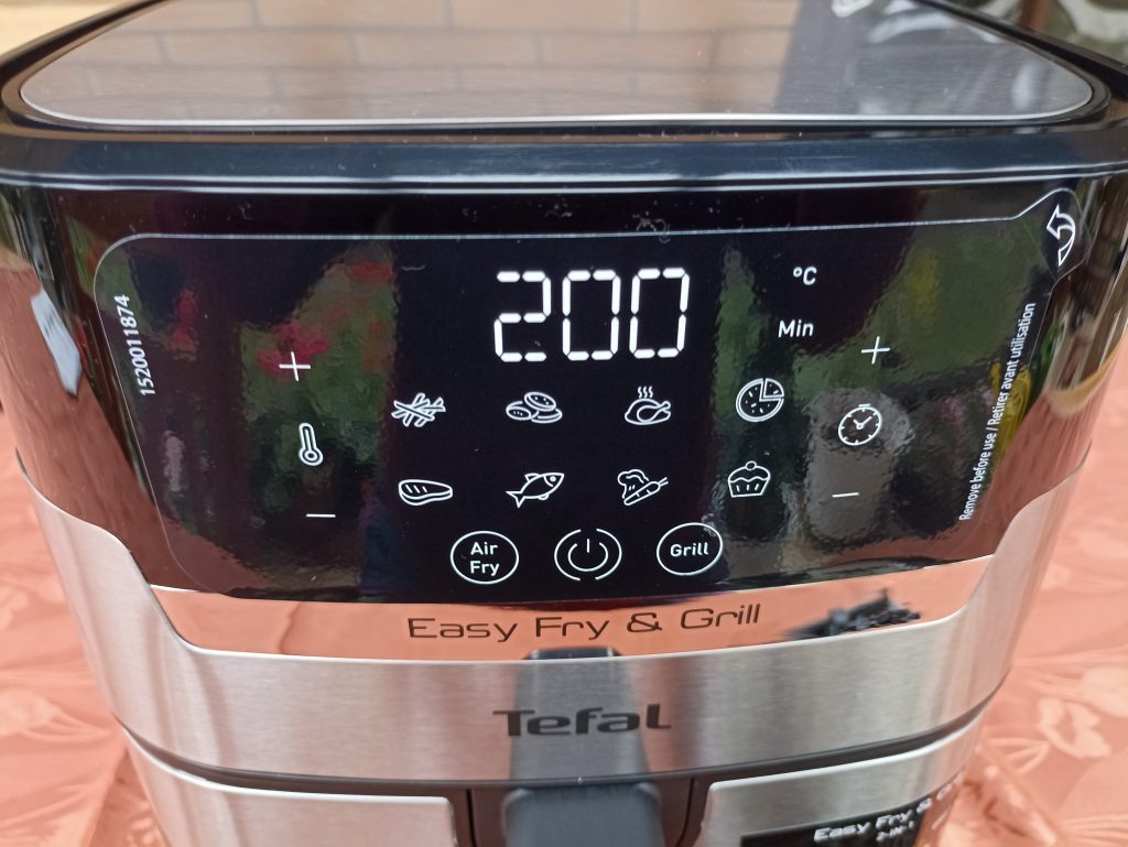 Tefal EY505D Easy Fry & Grill Heißluftfritteuse Display