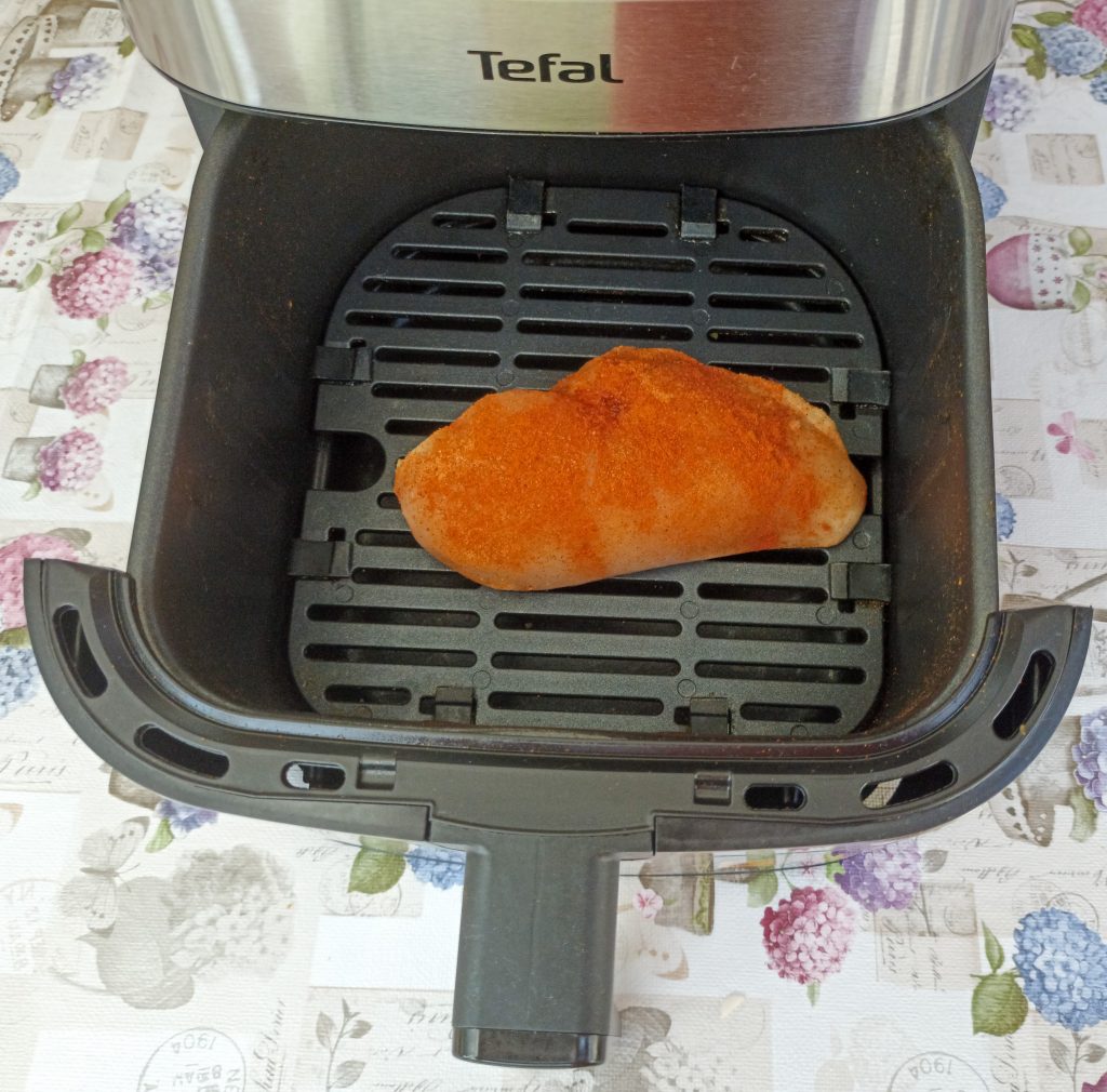 Tefal EY505D Easy Fry & Grill Heißluftfritteuse Hähnchenbrust