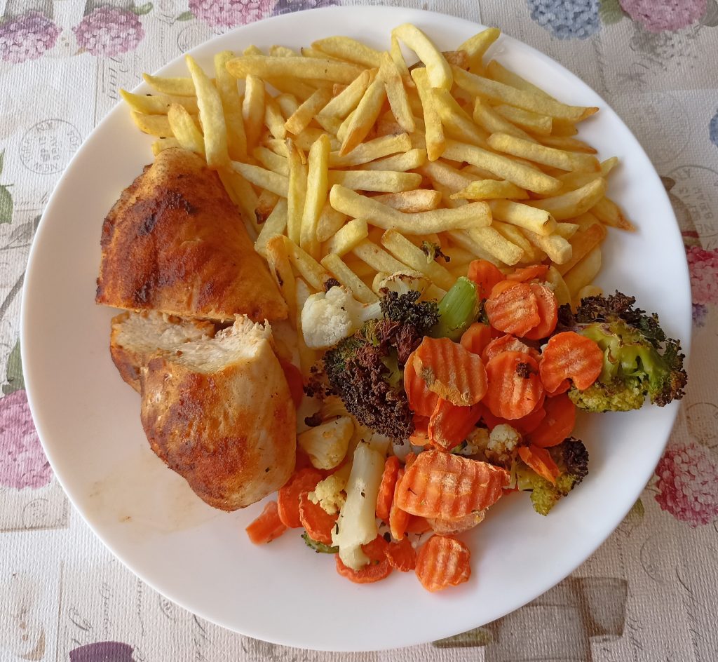 Tefal EY505D Easy Fry & Grill Heißluftfritteuse Mahlzeit