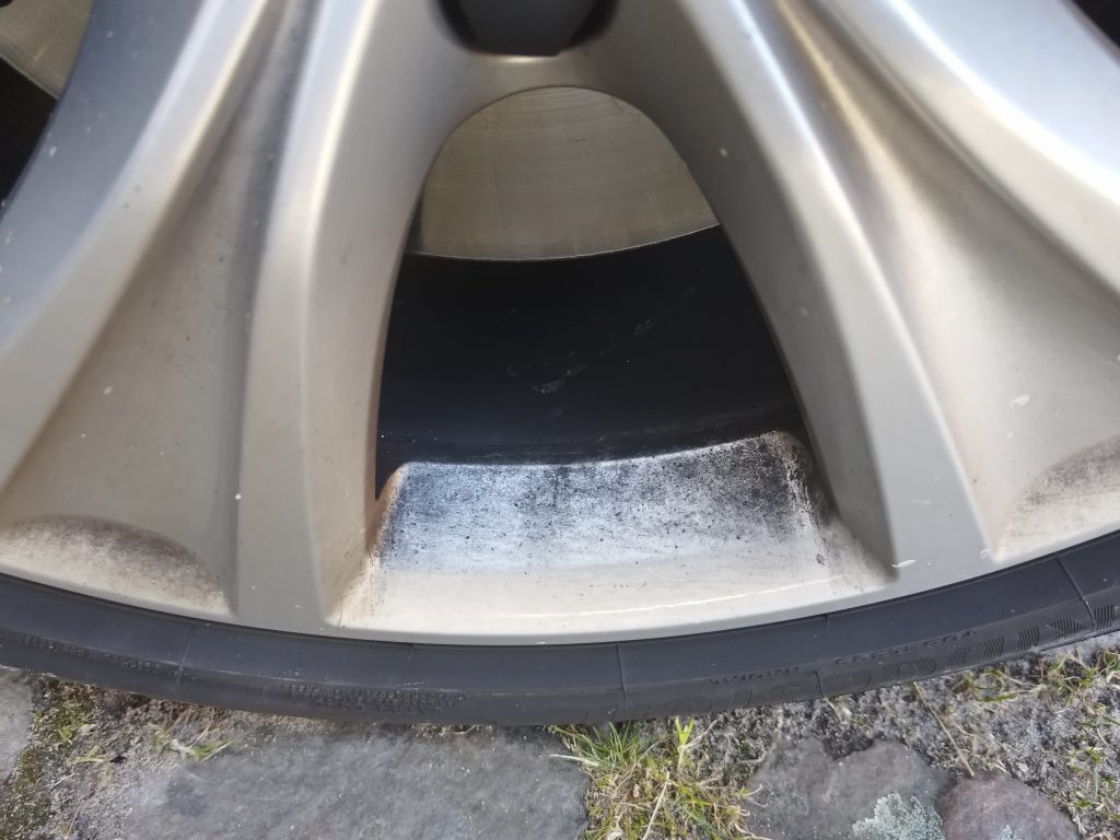 Verschmutzte Autofelge Nahansicht