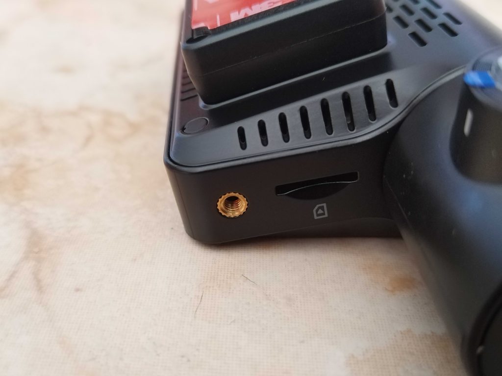 Viofo A139 Pro Dashcam von der rechten Seite