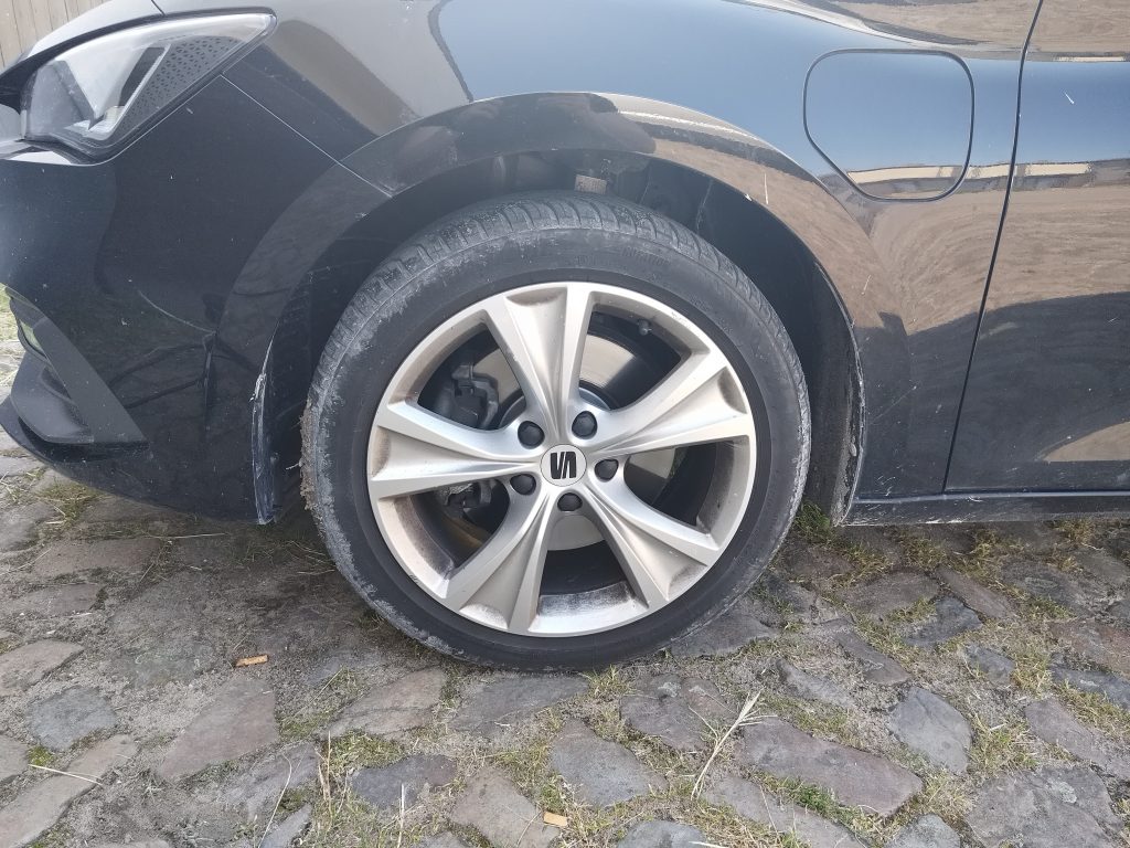Verschmutzte Autfelge