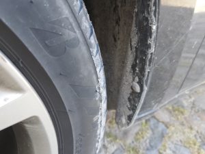 Verschmutzter Radkasten