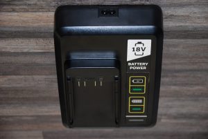 Kärcher LTR 18-30 Akku-Rasentrimmer Ladegerät andere Seite