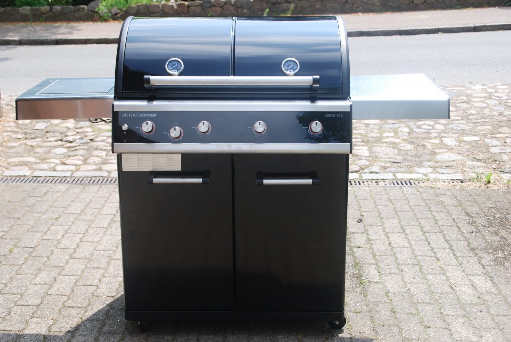 Outdoorchef Dualchef 425 G BZ Gasgrill aufgebaut