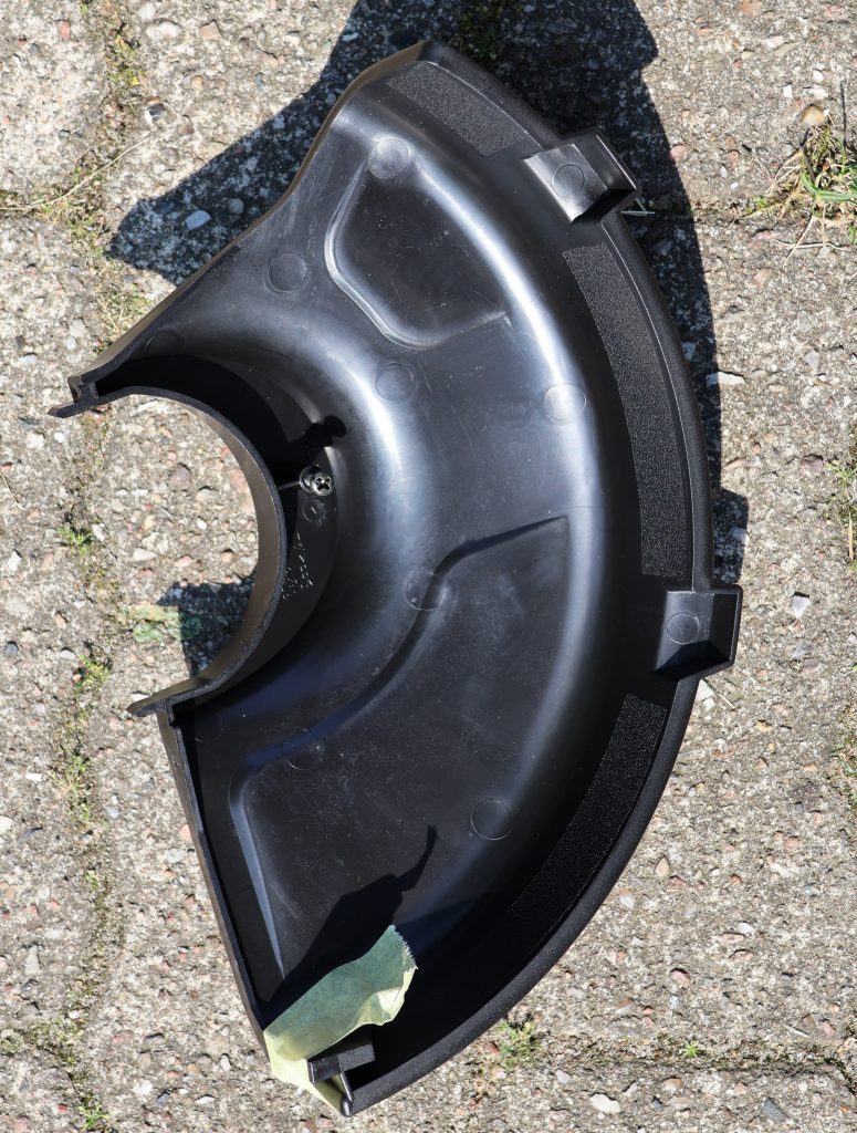 Black+Decker ST182320 Akku-Rasentrimmer Schutzhabe von unten