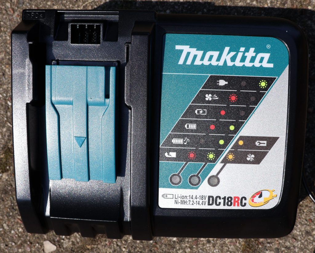 Makita DUR181RF Akku-Rasentrimmer Ladegerät