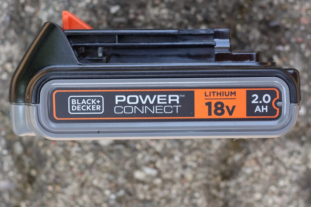 Black+Decker ST182320 Akku-Rasentrimmer Akku seitlich