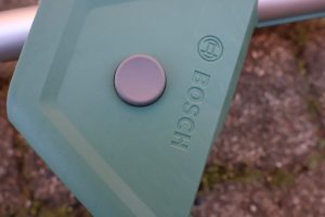 Bosch UniversalGrassCut 18-260 Akku-Rasentrimmer Knopf zum Verstellen der Schere