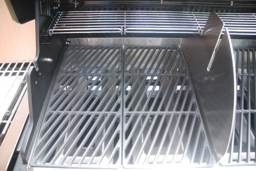 Outdoorchef Dualchef 425 G BZ Gasgrill Grillfläche links