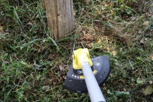 Kärcher LTR 18-30 Akku-Rasentrimmer im Einsatz