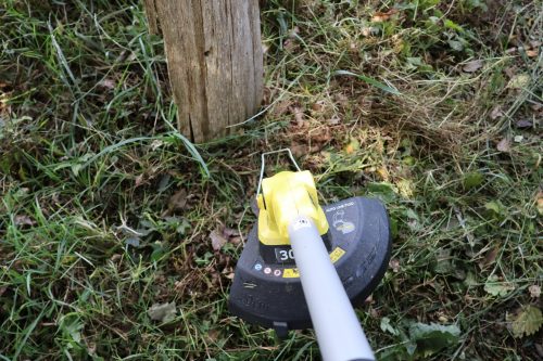 Kärcher LTR 18-30 Akku-Rasentrimmer im Einsatz
