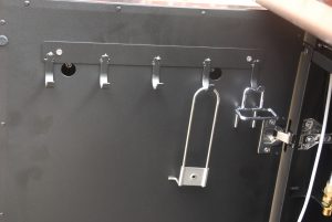 Outdoorchef Dualchef 425 G BZ Gasgrill Haken in der Tür