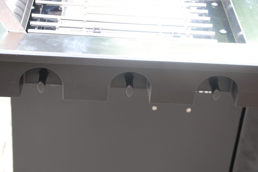 Outdoorchef Dualchef 425 G BZ Gasgrill Haken am Infrarotbrenner