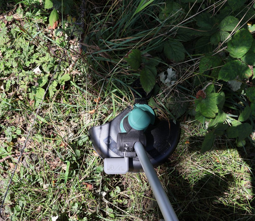 Bosch UniversalGrassCut 18-260 Akku-Rasentrimmer hohes Gras