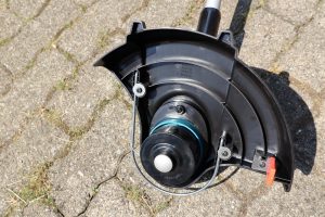 Makita DUR181RF Akku-Rasentrimmer von unten