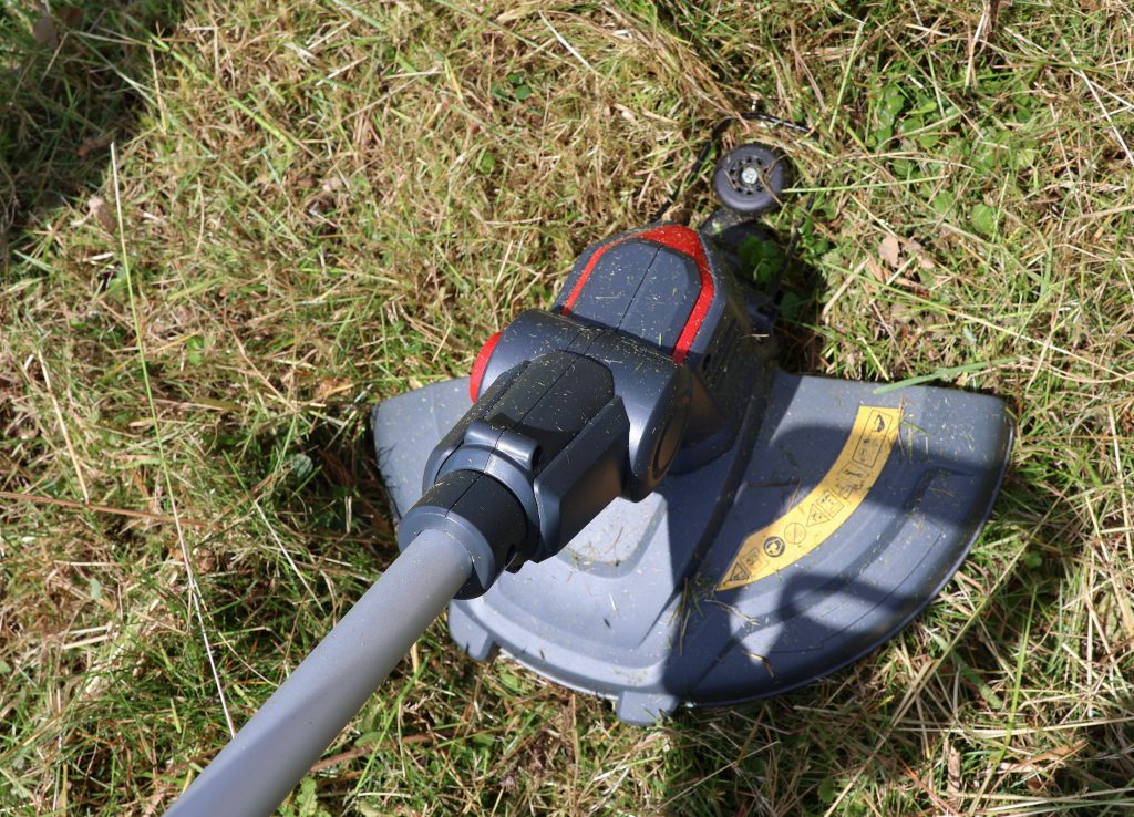 AL-KO GT 1825 Akku-Rasentrimmer im Einsatz