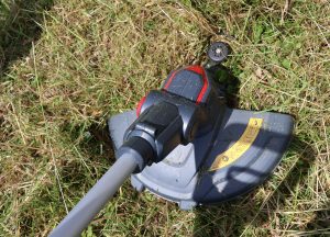 AL-KO GT 1825 Akku-Rasentrimmer im Einsatz