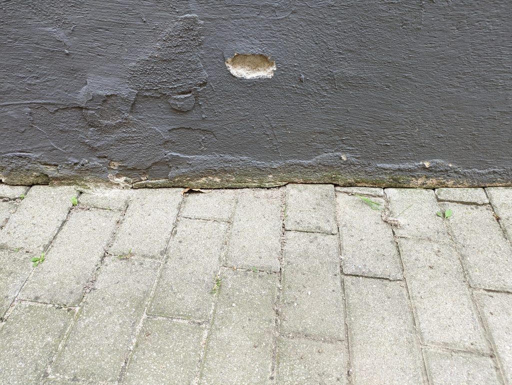 AGT Professional ZX 7340 675 Hochdruckreiniger Fassade vor der Reinigung