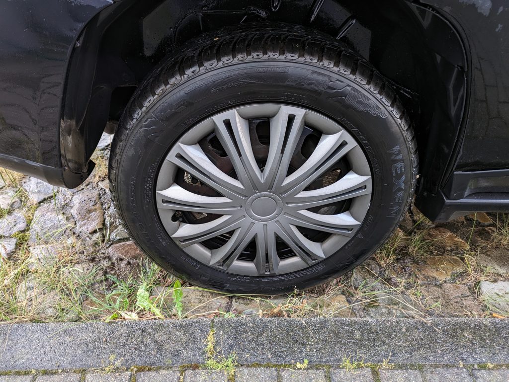 AGT Professional ZX 7340 675 Hochdruckreiniger Reifen nach der Reinigung