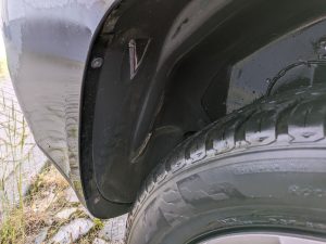 AGT Professional ZX 7340 675 Hochdruckreiniger hinterer Radkasten nach der Reinigung
