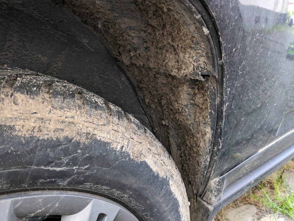 AGT Professional ZX 7340 675 Hochdruckreiniger vorder Radkasten vor der Reinigung
