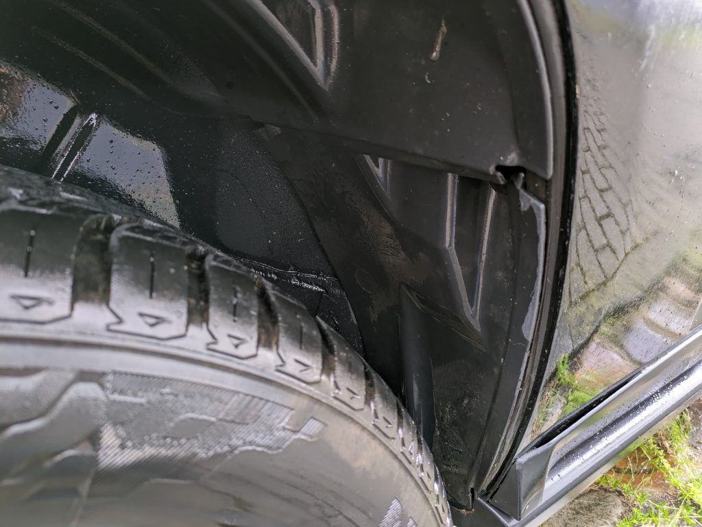 AGT Professional ZX 7340 675 Hochdruckreiniger vorderer Radkasten nach der Reinigung