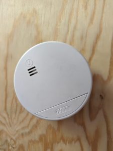 Abus RWM 150 Rauchmelder montiert frontal