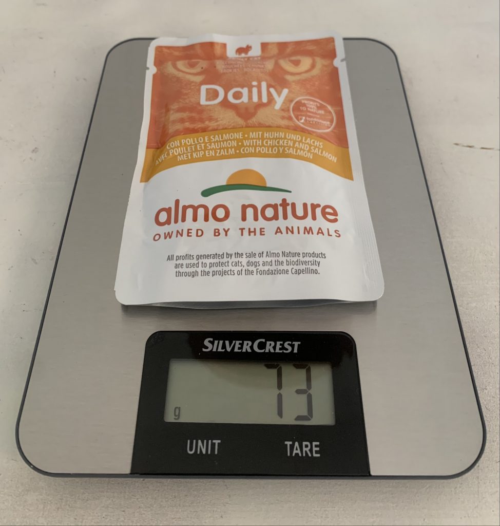 Almo Nature Daily mit Huhn und Lachs Katzenfutter Gewicht Beutel mit Inhalt