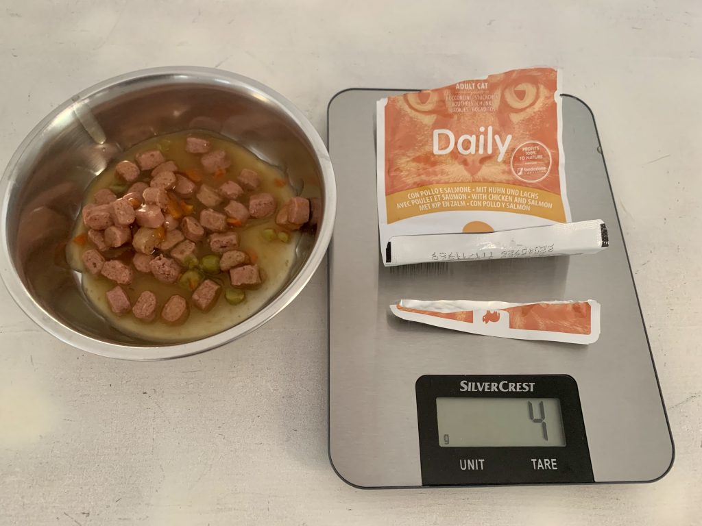 Almo Nature Daily mit Huhn und Lachs Katzenfutter Gewicht der Verpackung ohne Inhalt