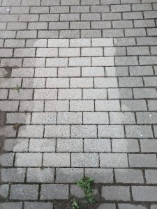 Black + Decker BXPW 1600PE Hochdruckreiniger Gehweg nach der Reinigung