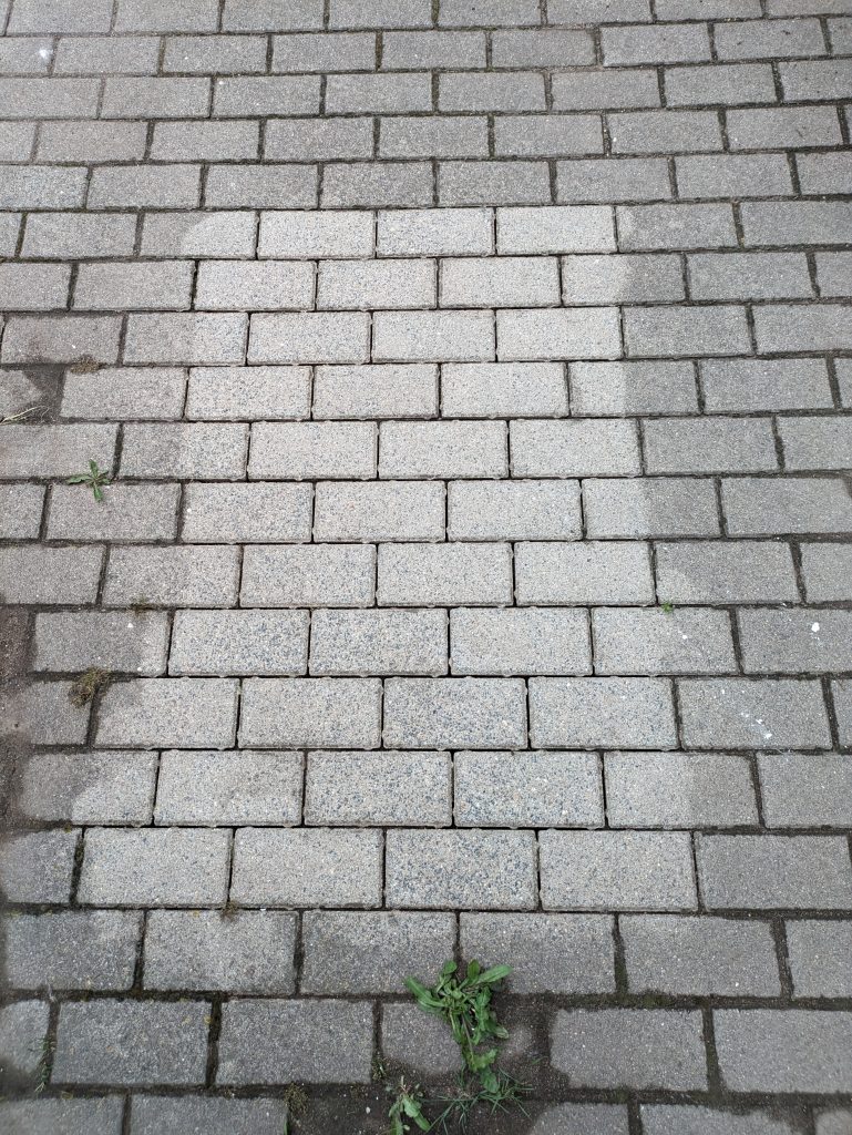 Black + Decker BXPW 1600PE Hochdruckreiniger Gehweg nach der Reinigung