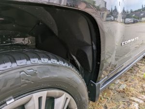 Black + Decker BXPW 1600PE Hochdruckreiniger hinterer Radkasten nach der Reinigung