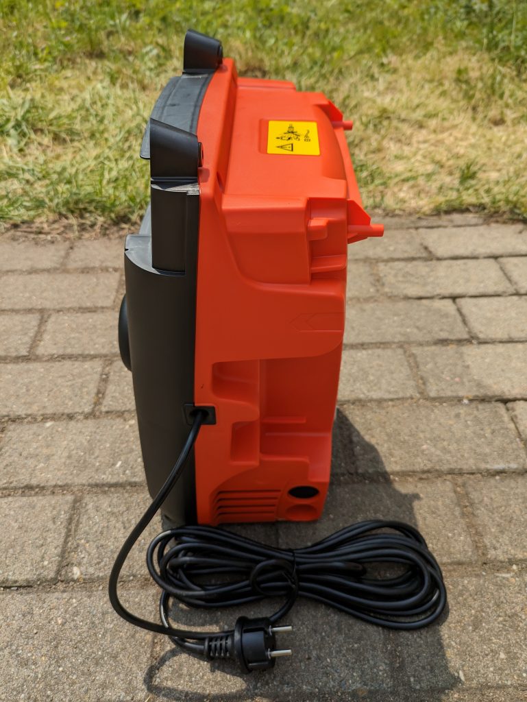 Black + Decker BXPW 1600PE Hochdruckreiniger von rechts
