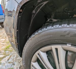 Black + Decker BXPW 1600PE Hochdruckreiniger vorderer Radkasten nach der Reinigung
