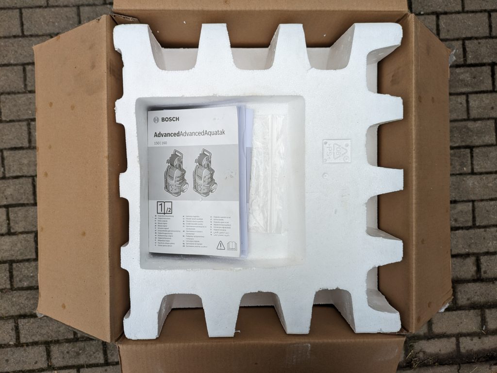 Bosch AdvancedAquatak 160 Hochdruckreiniger Verpackung geöffnet mit Styropor