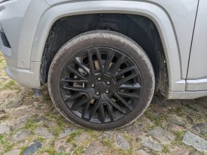 Bosch AdvancedAquatak 160 Hochdruckreinigers Reifen vor der Reinigung