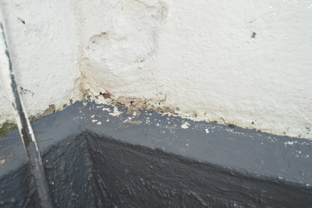 Bosch Aquatak 130 Hochdruckreiniger Fassade vor der Reinigung