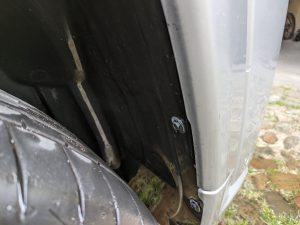 Bosch Aquatak 130 Hochdruckreiniger Radkasten nach der Reinigung hinten