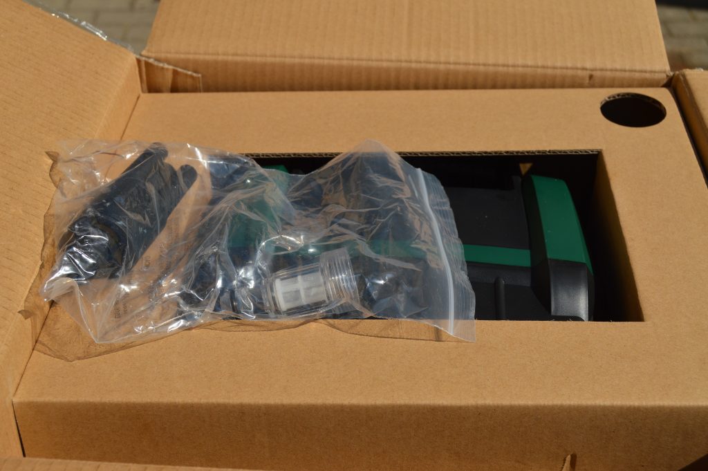 Bosch Aquatak 130 Hochdruckreiniger Verpackung geöffnet mit Schutz